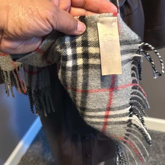 Burberry Nova Check a scarf - Picture 4 of 6